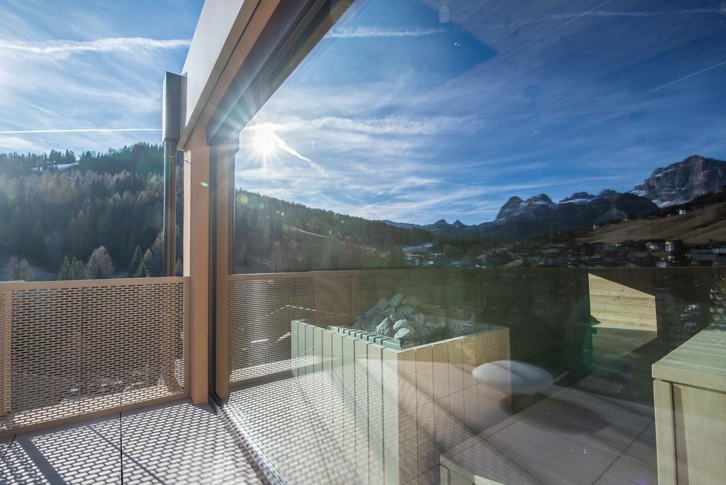 Hotel Tofana San Cassiano  Exteriör bild