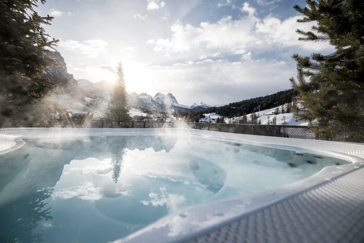 Hotel Tofana San Cassiano  Exteriör bild